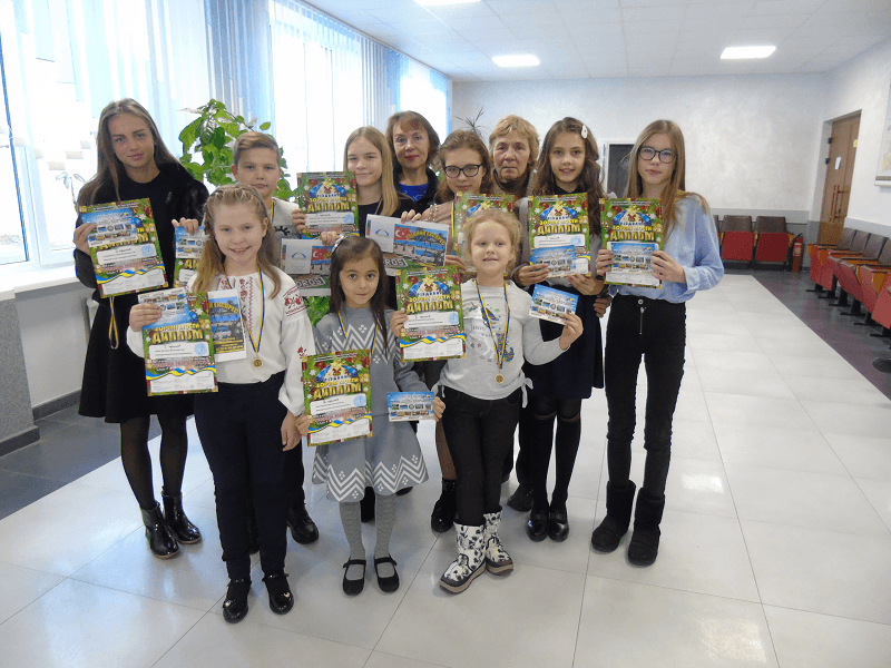 Привітання Лауреатів Всеукраїнського конкурсу-фестивалю “Різдвяні зоряні мости” м.Львів Привітання Лауреатів Всеукраїнського конкурсу-фестивалю “Різдвяні зоряні мости” м.Львів