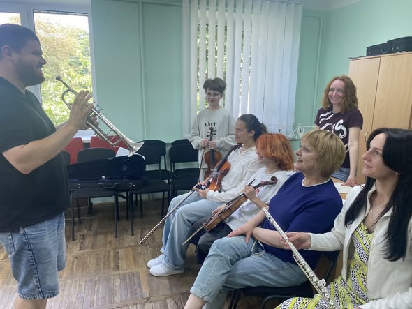 “Озвучення почуттів – радості, гніву, збентеження, суму….через використання інструментів”